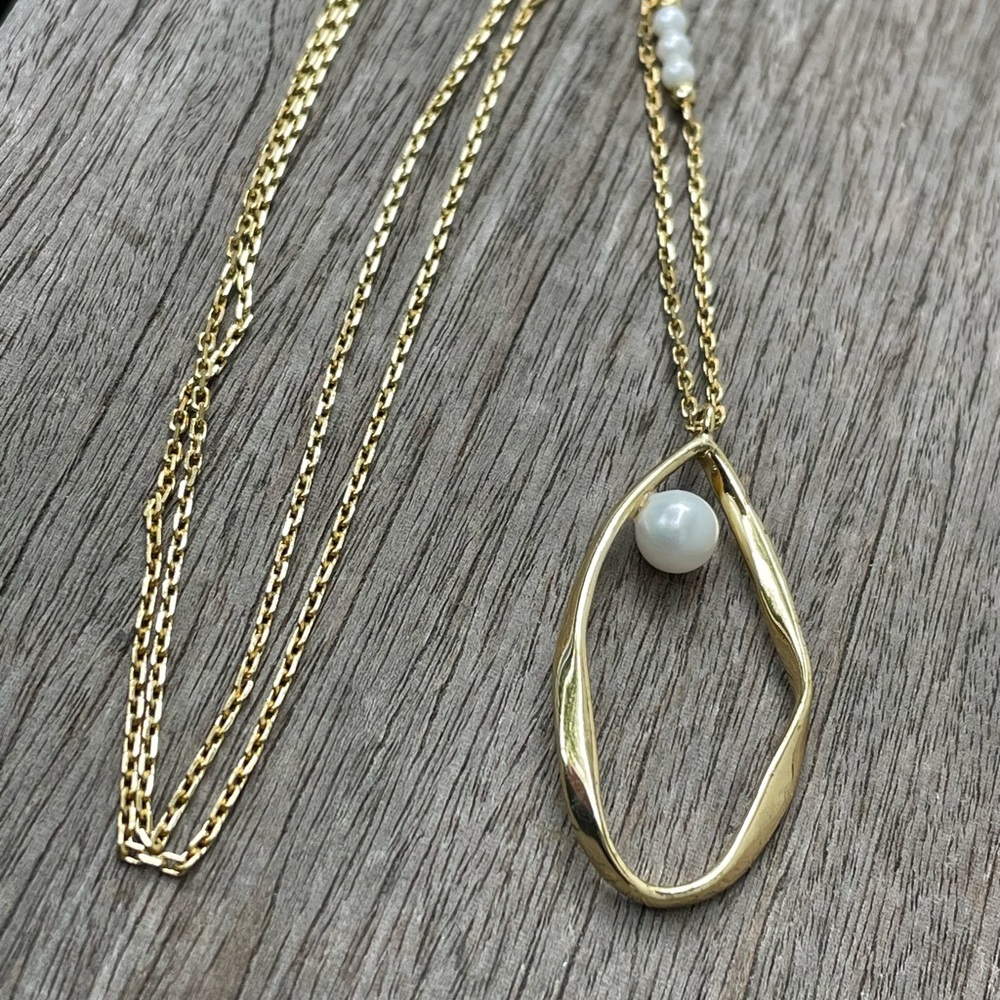 Ann Taylor LOFT Gold Vermeil White Pearl 32” Pendant, Minimalist, good condition
